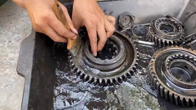 Restoration old ZIL 5301 tractor gearbox | Restore and repair old tractor gearbox смотреть онлайн