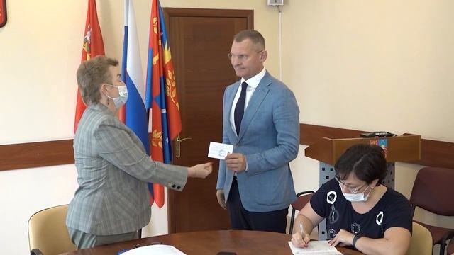 (12+) Вячеслав Фомичев получил удостоверение зарегистрированного кандидата в депутаты Госдумы РФ смотреть онлайн