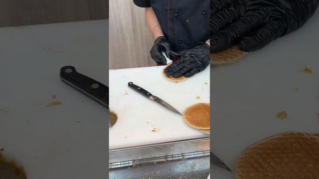 best waffle shop / the best stroop waffle in amsterdam смотреть онлайн