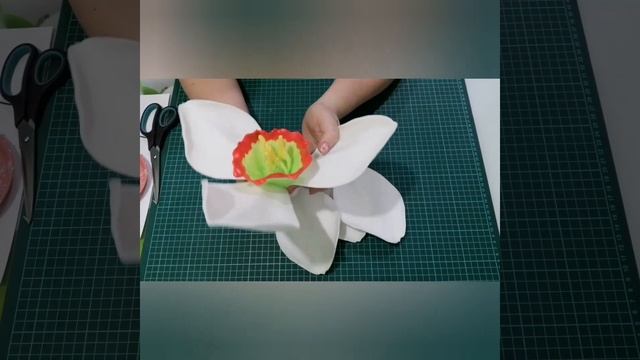 МК Нарцисс- светильник из изолона смотреть онлайн
