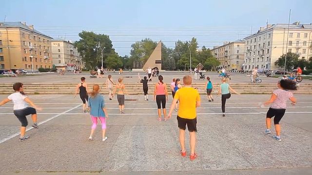 Фитнес Клуб "Палестра" / Тренировка на улице смотреть онлайн