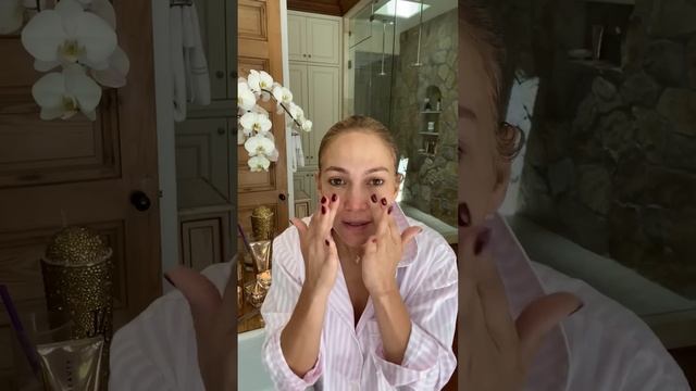 Jennifer Lopez - My JLo Beauty Morning Routine смотреть онлайн