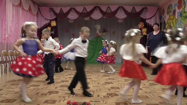 Полечка: "Веснушки" смотреть онлайн