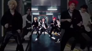 STRAY KIDS