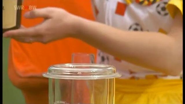 Bettina & Patricia - Gegen Fußball sind wir machtlos смотреть онлайн