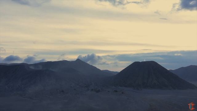 Bromo Crater and Caldera at Bromo Tengger Semeru National Park смотреть онлайн