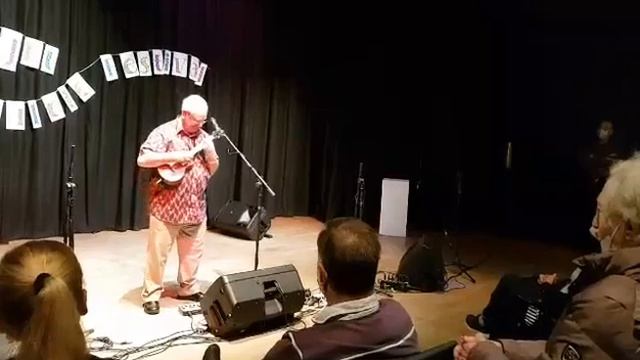 All the things you are and Autumn Leaves Medley played on a ukulele. Peter Moss. смотреть онлайн