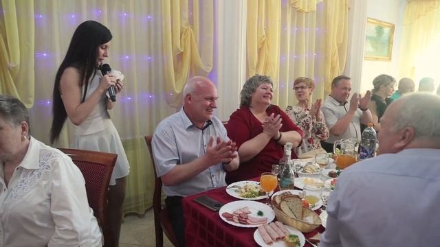 Гости на свадьбе рассказывают сколько они замужем или женаты смотреть онлайн