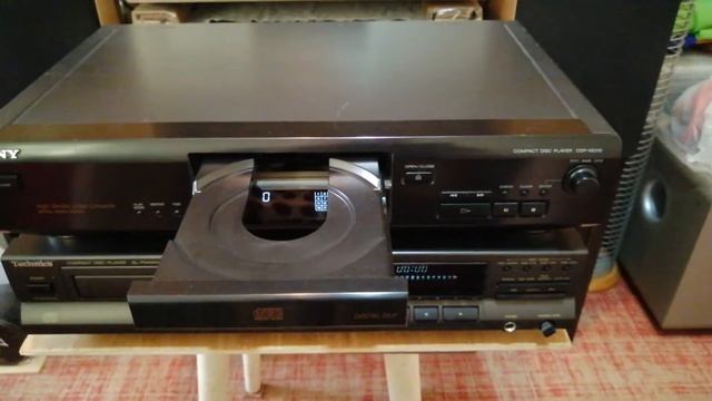 Sony CDP-XE310 смотреть онлайн
