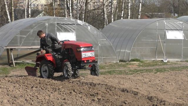 Минитрактор с двойным плугом от МТЗ | Рвем раму... смотреть онлайн