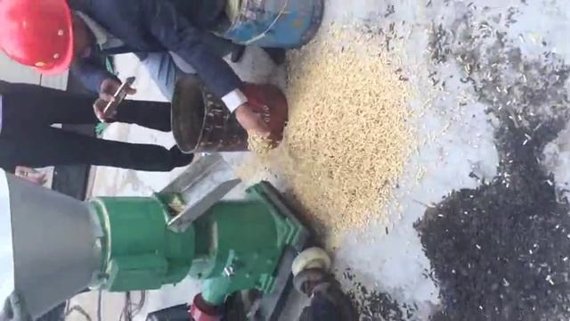 небольшой подача гранул машины смотреть онлайн