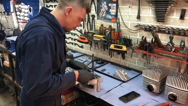 Идеальная сборка двигателя мотоцикла Иж Юпитер 1962 года. Реставрация старого советского мотоцикла. смотреть онлайн