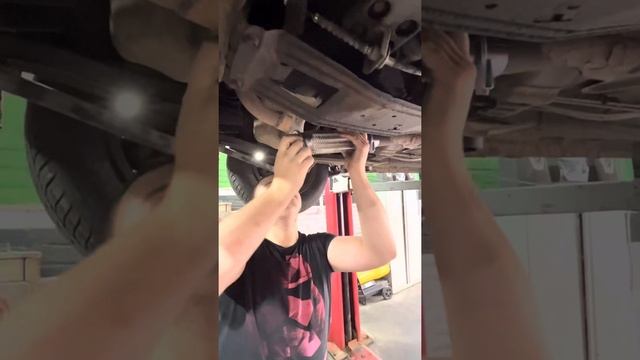 Ремонт глушителя без сварки. Замена гофры. Daewoo Matiz #путьдаево смотреть онлайн