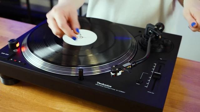 Обзор винилового проигрывателя Technics SL-1210MK7 от DJ Лена Зозуля смотреть онлайн
