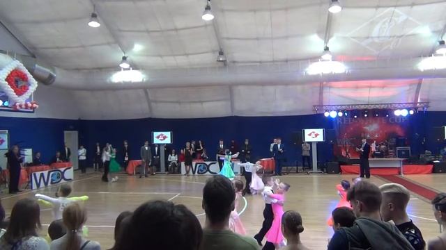 Red-White Cup 2015 17.05.2015. Квикстеп. Сидоров Назар - Никушина Александра. ТСК ВИТА. Е 10-11 смотреть онлайн