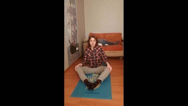 Ирина с ценным упражнением для шеи и копчика. Развиваем горловой центр и сердце раскрываем. смотреть онлайн