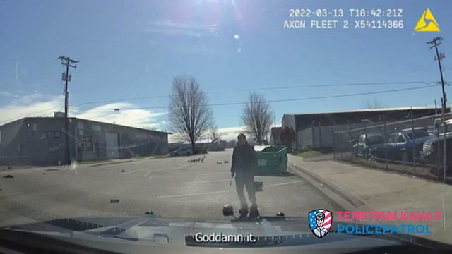 Напал на копа с ножом / Применение оружия полицией смотреть онлайн