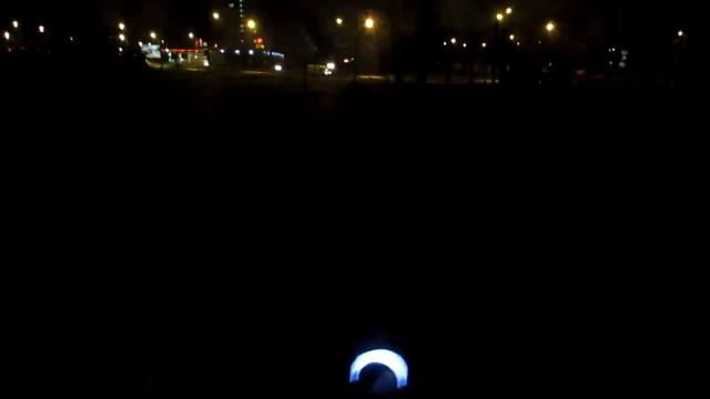 Ночная поездка на велосипеде по скользкой дороге и тротуарам (звука нет) смотреть онлайн