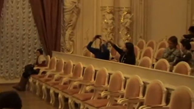 ОСОБНЯК БАРОНА ФОН ДЕРВИЗА - белый зал смотреть онлайн