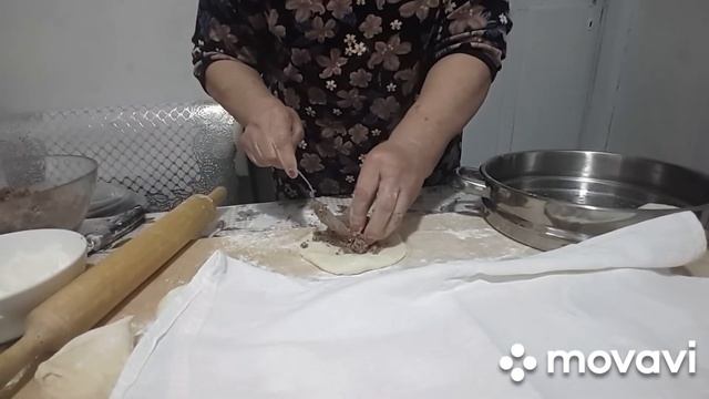 Суп лапша на курином бульоне. корейские паровые пампушки. смотреть онлайн