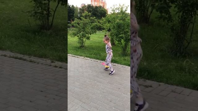 Интересный вид скакалки! #фигуристкаарина смотреть онлайн