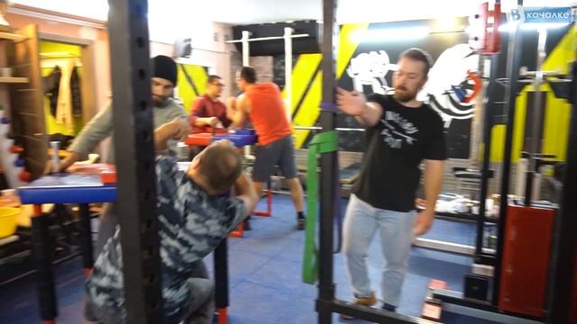 Армрестлинг в клубе "Лидер" и турнир АРМ-NIGHTS | ВКачалке смотреть онлайн