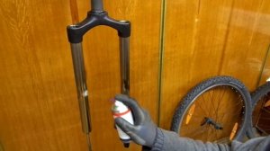 Пружинно-эластомерная вилка RST. Как сделать  ТО  вилки.