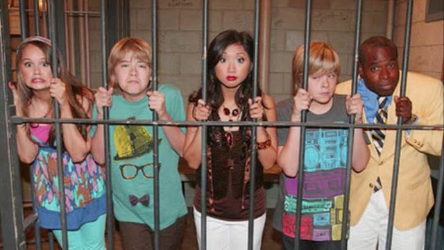 Wizards Of Waverly Place Vs Suite Life On Deck.... смотреть онлайн