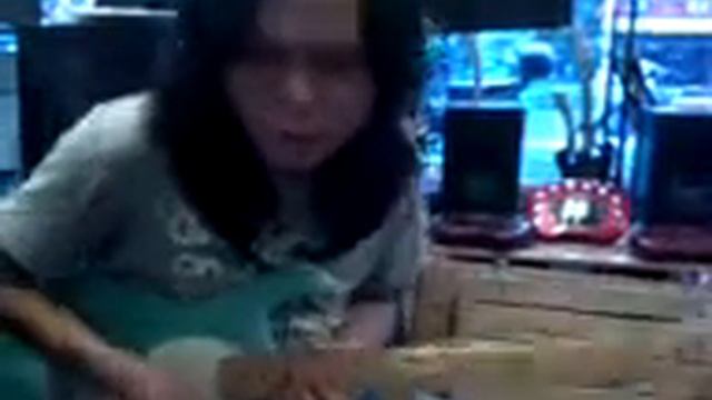 Jaya demonstrating the Line 6 Variax 600 смотреть онлайн
