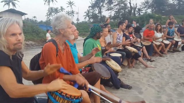 ГОА провожают солнце танцы на пляже барабаны смотреть онлайн