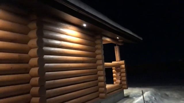 Баня из оцилиндрованного бревна, подсветка смотреть онлайн