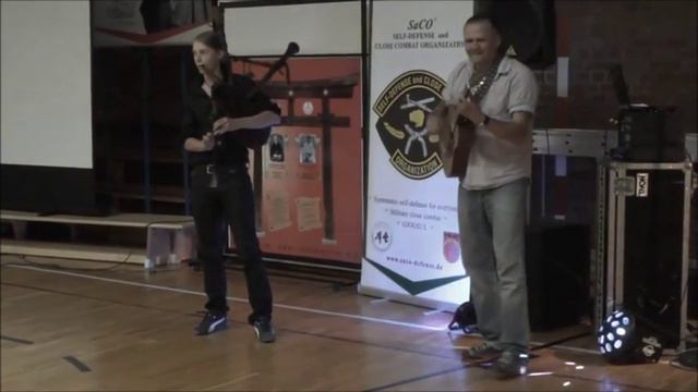 "Was wollen wir trinken" mit Dudelsack und Gitarre смотреть онлайн