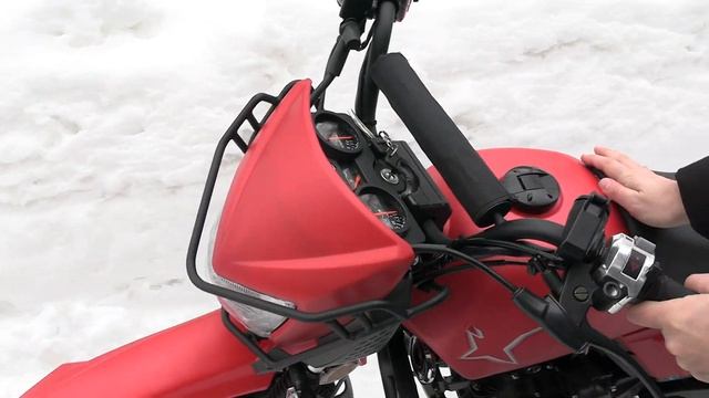 Мотоцикл INTRUDER 200 в красном исполнении. Обзор мотоцикла. смотреть онлайн