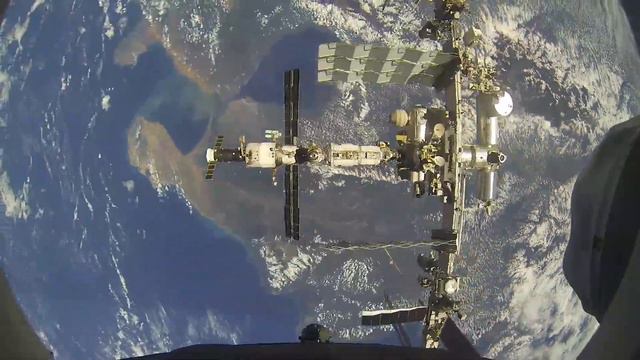 Над Землей летит Корабль смотреть онлайн