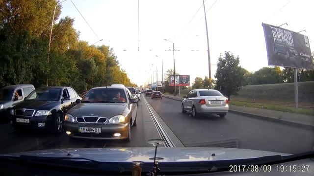 Днепр, Старый мост, Все спешим смотреть онлайн