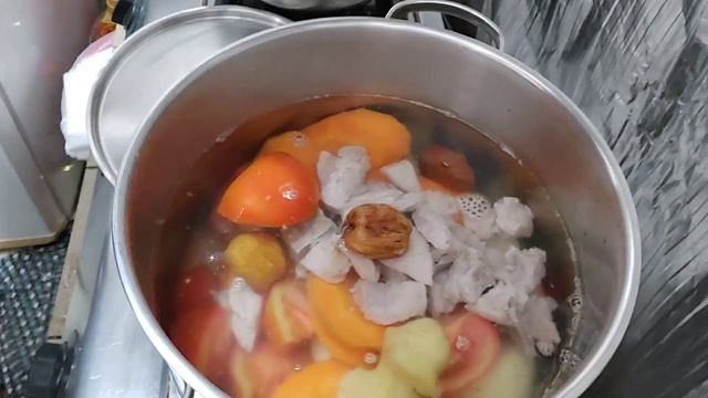 Easy & Healthy (Chinese Soup)Tomato,Potato & Carrots soup/#GigieMMVlog/##ofwlifeinhongkong смотреть онлайн