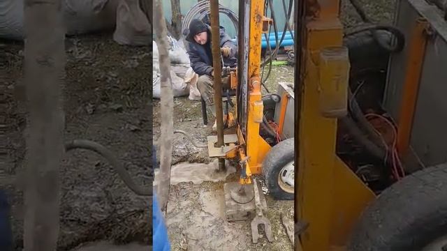 Бурение скважины на воду малогабаритной буровой установкой МГБУ смотреть онлайн