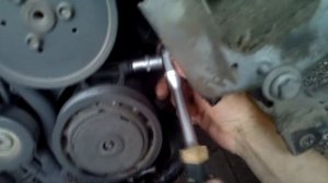 Как снять компрессор кондиционера на Ауди А6 С6 BDW 2.4  ( Замена цепи ГРМ )