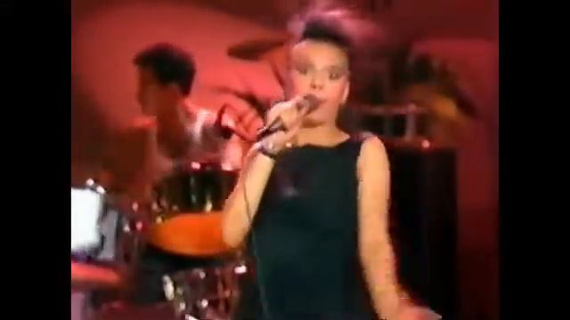 BOW WOW WOW. [ I WANT CANDY ] (1983) LIVE HD. \FROM THE ALBUM " THE LAST OF THE MOHICANS "\ смотреть онлайн