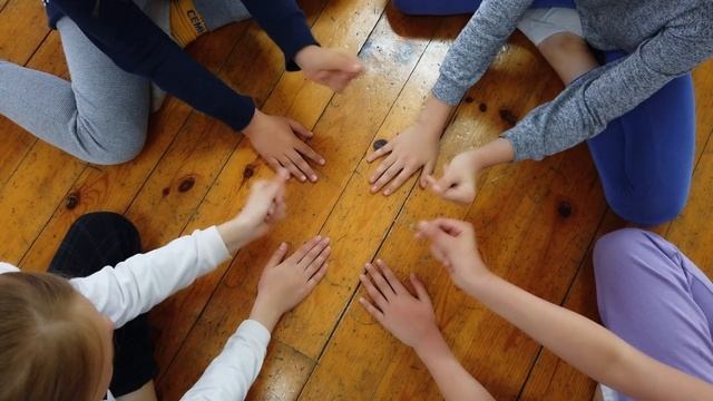 Детская игра руками для лагеря смотреть онлайн