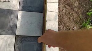 Укладка тротуарной плитки в теплице.