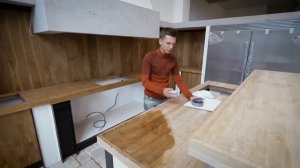 Деревянная столешница на кухне и пропитка льняным маслом