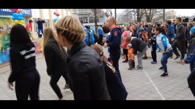 Всемирный день здоровья активно встретили в Запорожье зарядкой смотреть онлайн