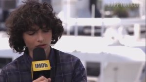 Финн Вулфард Говорит О Своем Первом Поцелуе!