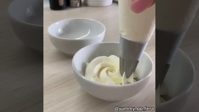 КАК ПРИГОТОВИТЬ МОРОЖЕНОЕ, НЕЖНОЕ СЛИВОЧНОЕ, С КРОШКОЙ ПЕЧЕНЬЯ, РЕЦЕПТ МОРОЖЕНОГО смотреть онлайн