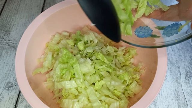 Салат из копчёной курицы. Готовим за 5 минут. Очень вкусно. смотреть онлайн