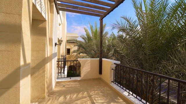 Обзор масштабного комплекса вилл Emirates Hills в Дубае смотреть онлайн