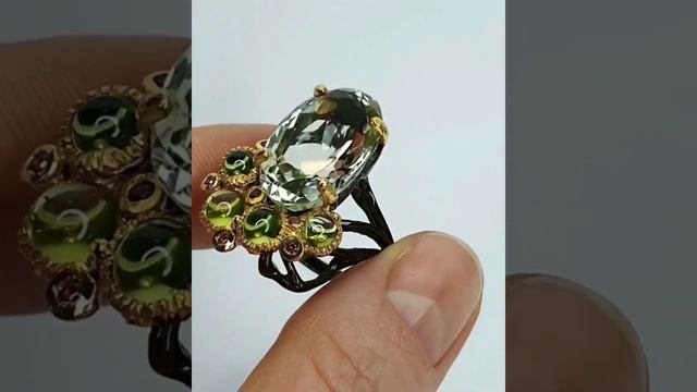 Комплект КОЛЬЦО И СЕРЬГИ С НАТУРАЛЬНЫМИ ЗЕЛЕНЫМИ АМЕТИСТАМИ (ПРАЗИОЛИТЫ, Бразилия) и ХРИЗОЛИТАМИ смотреть онлайн