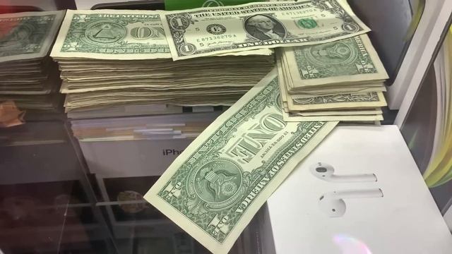 This Claw Machine Is LOADED with CASH смотреть онлайн