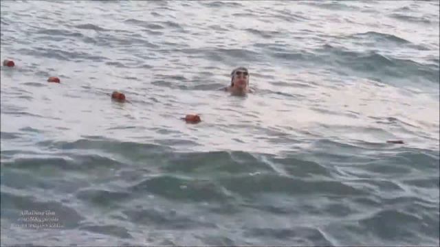Вид из окна на море в пасмурный день | Я купаюсь в море | Слегка штормит. смотреть онлайн